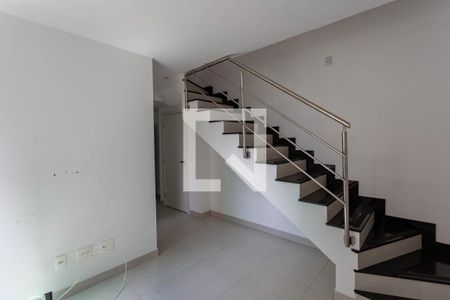 Apartamento para alugar com 121m², 2 quartos e 2 vagasSala