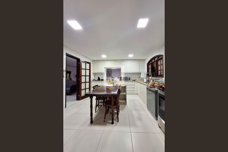 Casa de condomínio à venda com 850m², 4 quartos e 4 vagas Casa de condomínio à venda com 850m², 4 quartos e 4 vagasCozinha