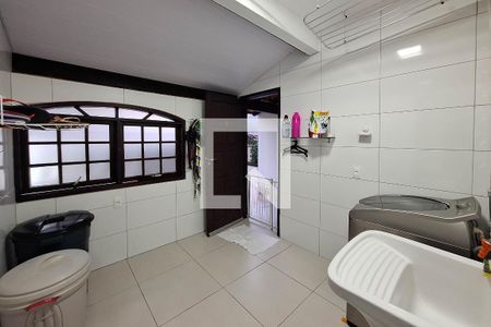 Casa de condomínio à venda com 850m², 4 quartos e 4 vagas Casa de condomínio à venda com 850m², 4 quartos e 4 vagasÁrea de Serviço