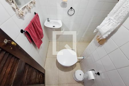 Casa de condomínio à venda com 850m², 4 quartos e 4 vagas Casa de condomínio à venda com 850m², 4 quartos e 4 vagasBanheiro de serviço