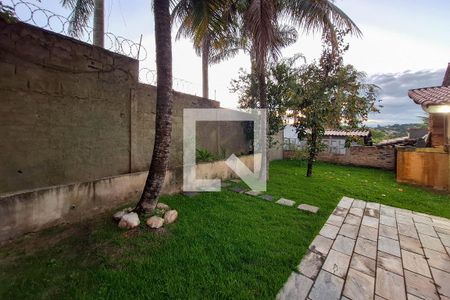 Casa de condomínio à venda com 850m², 4 quartos e 4 vagas Casa de condomínio à venda com 850m², 4 quartos e 4 vagasQuintal