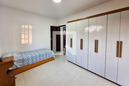 Casa de condomínio à venda com 850m², 4 quartos e 4 vagas Casa de condomínio à venda com 850m², 4 quartos e 4 vagasSuíte 2