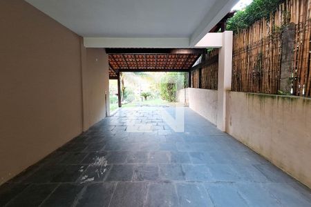 Casa de condomínio à venda com 850m², 4 quartos e 4 vagas Casa de condomínio à venda com 850m², 4 quartos e 4 vagasGaragem