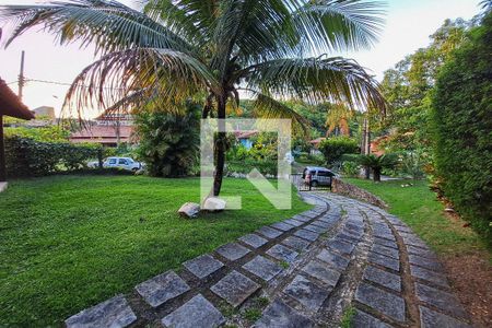 Casa de condomínio à venda com 850m², 4 quartos e 4 vagas Casa de condomínio à venda com 850m², 4 quartos e 4 vagasQuintal