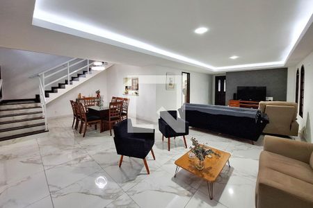 Sala de casa de condomínio para alugar com 4 quartos, 850m² em Badu, Niterói