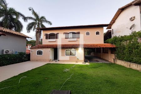 Casa de condomínio à venda com 850m², 4 quartos e 4 vagas Casa de condomínio à venda com 850m², 4 quartos e 4 vagasQuintal