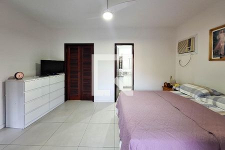 Casa de condomínio à venda com 850m², 4 quartos e 4 vagas Casa de condomínio à venda com 850m², 4 quartos e 4 vagasSuíte 3