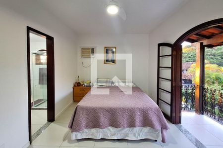 Casa de condomínio à venda com 850m², 4 quartos e 4 vagas Casa de condomínio à venda com 850m², 4 quartos e 4 vagasSuíte 3