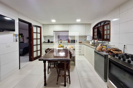 Casa de condomínio à venda com 850m², 4 quartos e 4 vagas Casa de condomínio à venda com 850m², 4 quartos e 4 vagasCozinha