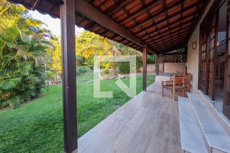 Casa de condomínio à venda com 850m², 4 quartos e 4 vagas Casa de condomínio à venda com 850m², 4 quartos e 4 vagasQuintal