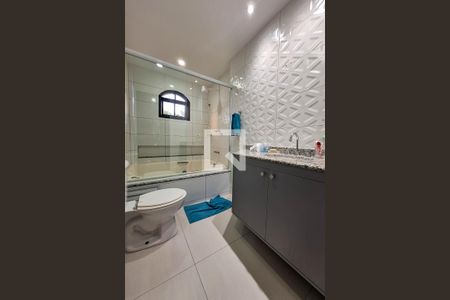 Casa de condomínio à venda com 850m², 4 quartos e 4 vagas Casa de condomínio à venda com 850m², 4 quartos e 4 vagasBanheiro da Suíte 1