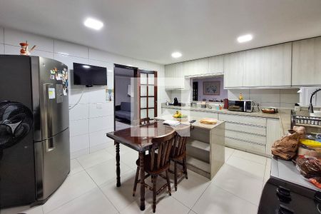 Casa de condomínio à venda com 850m², 4 quartos e 4 vagas Casa de condomínio à venda com 850m², 4 quartos e 4 vagasCozinha