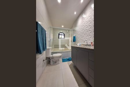 Casa de condomínio à venda com 850m², 4 quartos e 4 vagas Casa de condomínio à venda com 850m², 4 quartos e 4 vagasBanheiro da Suíte 1