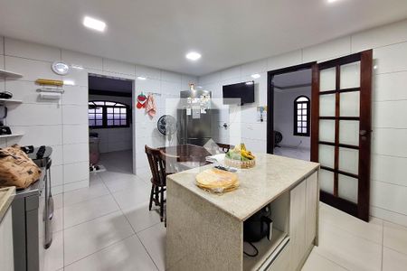 Casa de condomínio à venda com 850m², 4 quartos e 4 vagas Casa de condomínio à venda com 850m², 4 quartos e 4 vagasCozinha