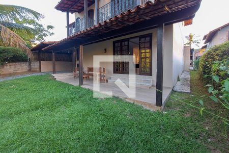 Casa de condomínio à venda com 850m², 4 quartos e 4 vagas Casa de condomínio à venda com 850m², 4 quartos e 4 vagasFachada