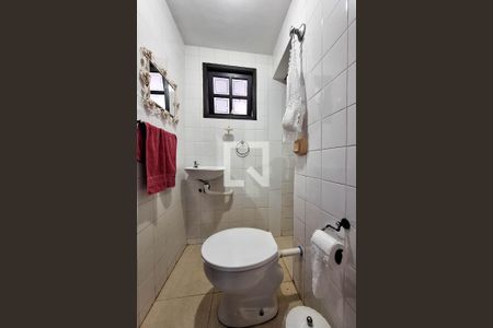 Casa de condomínio à venda com 850m², 4 quartos e 4 vagas Casa de condomínio à venda com 850m², 4 quartos e 4 vagasBanheiro de serviço