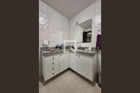 Casa de condomínio à venda com 850m², 4 quartos e 4 vagas Casa de condomínio à venda com 850m², 4 quartos e 4 vagasBanheiro da Suíte 3