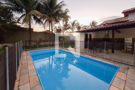 Casa de condomínio à venda com 850m², 4 quartos e 4 vagas Casa de condomínio à venda com 850m², 4 quartos e 4 vagasPiscina
