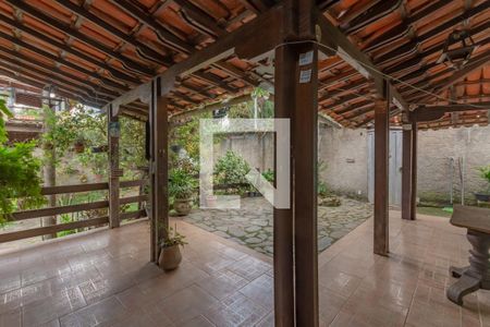 Casa à venda com 130m², 3 quartos e 5 vagasEntrada - Varanda