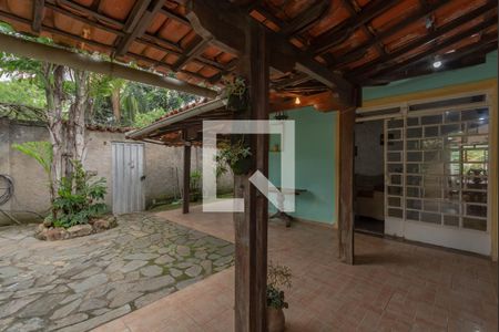 Casa à venda com 130m², 3 quartos e 5 vagasEntrada - Varanda