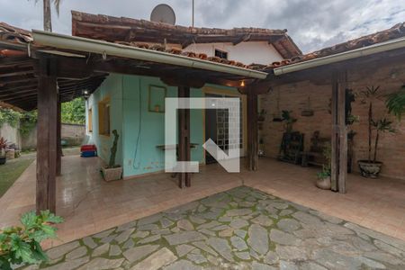 Casa à venda com 130m², 3 quartos e 5 vagasEntrada - Varanda