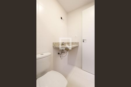 Banheiro suite de apartamento à venda com 1 quarto, 53m² em Passo D’areia, Porto Alegre