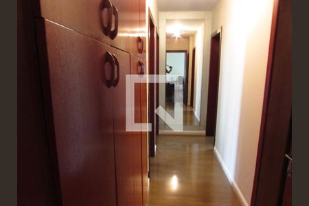 Apartamento à venda com 151m², 4 quartos e 3 vagasCorredor