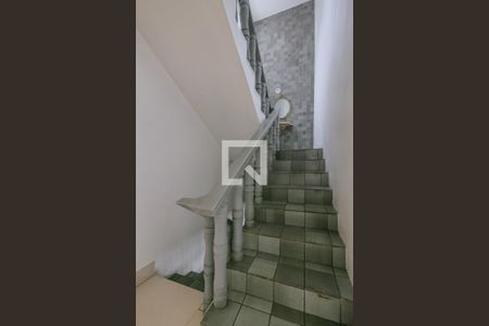Escada de casa para alugar com 3 quartos, 180m² em Caixa D'agua, Salvador