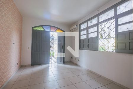 QUARTO 1 de casa para alugar com 3 quartos, 180m² em Caixa D'agua, Salvador