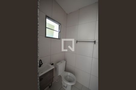 Banheiro de casa para alugar com 1 quarto, 20m² em Cabral, Nilópolis