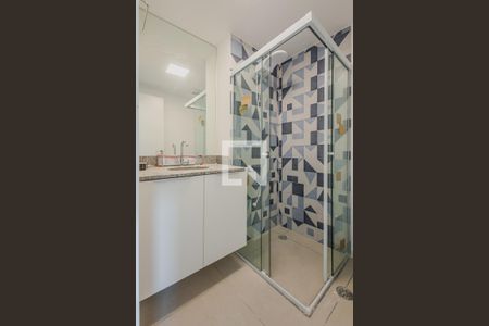 Banheiro de apartamento para alugar com 1 quarto, 24m² em Pinheiros, São Paulo