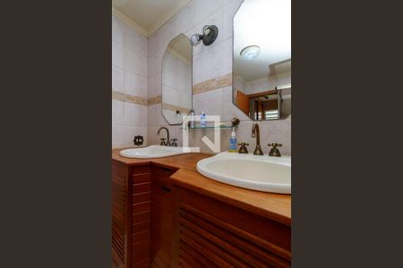 Casa para alugar com 465m², 4 quartos e 3 vagasSuíte - Banheiro