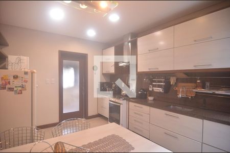 Casa à venda com 300m², 4 quartos e 2 vagasCozinha