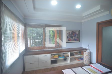 Casa à venda com 300m², 4 quartos e 2 vagasEscritório