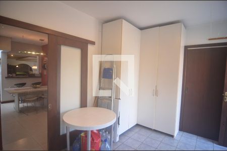 Casa à venda com 300m², 4 quartos e 2 vagasÁrea de Serviço