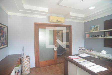 Casa à venda com 300m², 4 quartos e 2 vagasEscritório