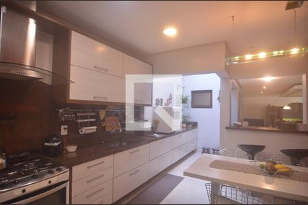 Casa à venda com 300m², 4 quartos e 2 vagasCozinha