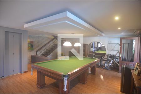 Sala de casa à venda com 4 quartos, 300m² em Igara, Canoas