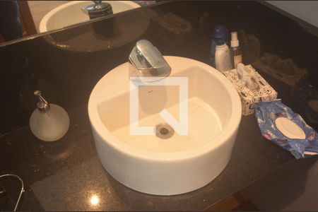 Casa à venda com 300m², 4 quartos e 2 vagasLavabo