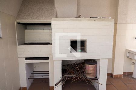 Casa à venda com 230m², 3 quartos e 3 vagas Casa à venda com 230m², 3 quartos e 3 vagasQuintal - Churrasqueira e Forno