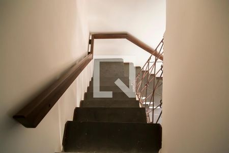 Casa à venda com 230m², 3 quartos e 3 vagas Casa à venda com 230m², 3 quartos e 3 vagasEscada