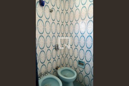 Casa à venda com 230m², 3 quartos e 3 vagas Casa à venda com 230m², 3 quartos e 3 vagasBanheiro da Suíte 2