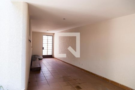 Casa à venda com 230m², 3 quartos e 3 vagas Casa à venda com 230m², 3 quartos e 3 vagasGaragem
