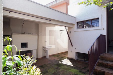 Casa à venda com 230m², 3 quartos e 3 vagas Casa à venda com 230m², 3 quartos e 3 vagasQuintal