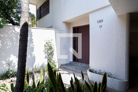 Casa à venda com 230m², 3 quartos e 3 vagas Casa à venda com 230m², 3 quartos e 3 vagasJardim