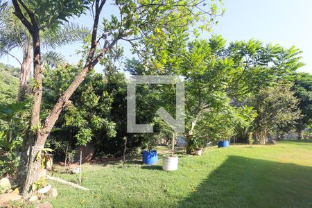 Casa à venda com 2999m², 3 quartos e 10 vagas Casa à venda com 2999m², 3 quartos e 10 vagasQuintal