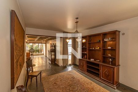 Sala de TV  de apartamento à venda com 4 quartos, 200m² em Cambuí, Campinas