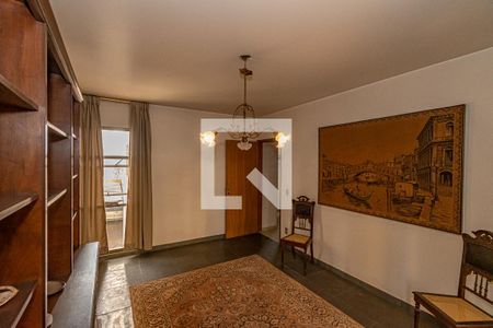 Sala de TV  de apartamento à venda com 4 quartos, 200m² em Cambuí, Campinas