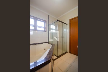 Casa de condomínio à venda com 172m², 3 quartos e 2 vagasBanheiro da Suíte 1