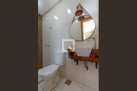 Casa de condomínio à venda com 172m², 3 quartos e 2 vagasBanheiro Social